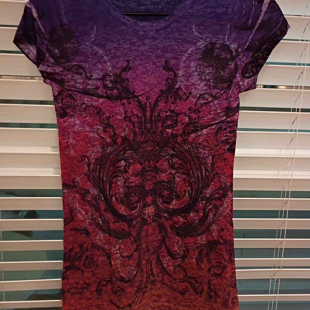 Elegant Purple and Red Short Sleeve Tee